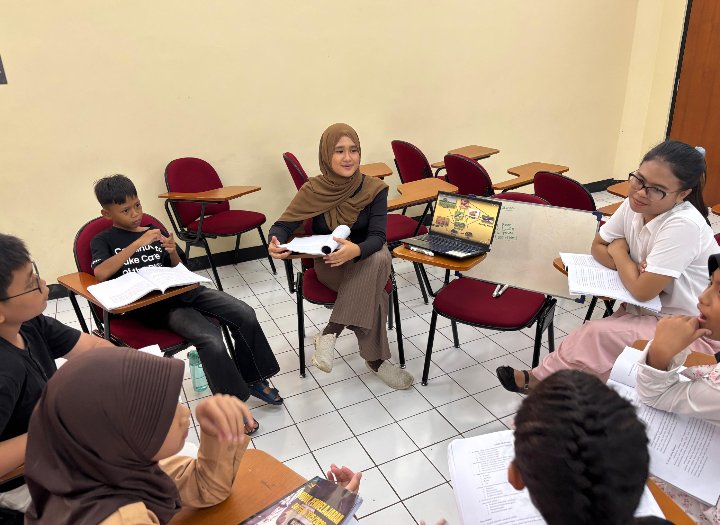 yellosoon's tweet photo. AYOOO BUAT ANAK UI DAFTARR. Yang mau seru-seruan ngajarin adik-adik YUGS DAFTAR. Jadwalnya fleksibel BANGETTT, cuman milih ngajar sekali dalam seminggu🤗🤗🤗🤗🤗🤗 https://t.co/AdDwbZXXrD