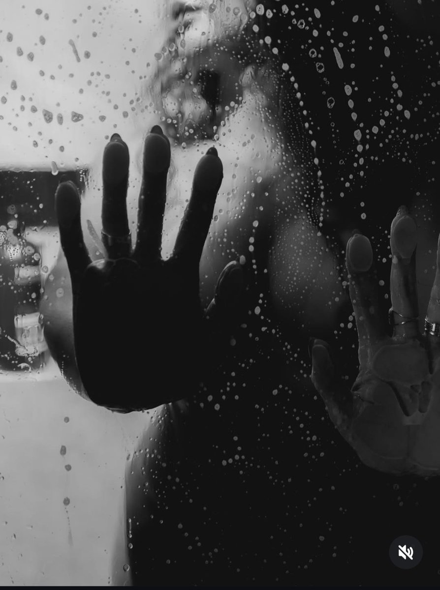 desejosaliente's tweet photo. Sob a pele escondem-se desejos nunca expressos, aflições recônditas, marcas invisíveis...
#desejosaliente
#desejo #saliente
#Poesia #poemaerotico #erotuit https://t.co/BmscQmcvWL