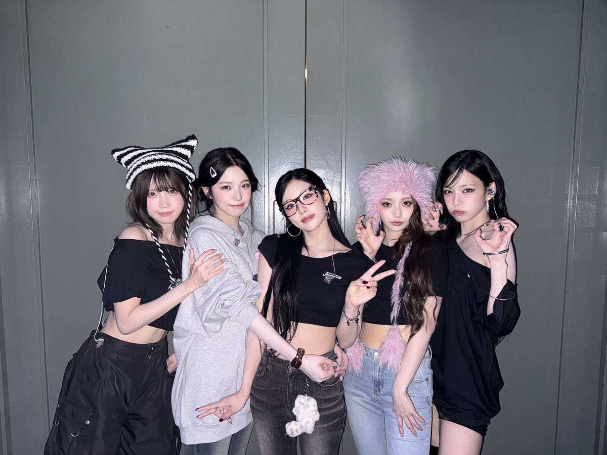 FloverChang's tweet image. #프로미스나인_8주년_축하해

#Happy_fromis_day

앞으로도 계속 함께하자🍀