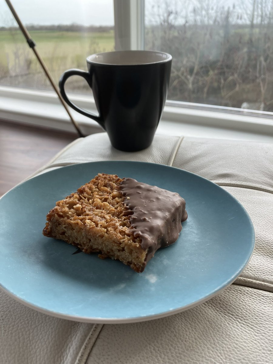 paulosborne911's tweet photo. Friday cake this week we have a Flapjack with a chocolate corner ( very nice 👌) picked this one up from the local bakery. Taking an easy day today , done some ‘stuff’ , no bike riding too windy and dull and not working, done enough this week !👍🍰#FridayCake https://t.co/uAy6cSUt7D