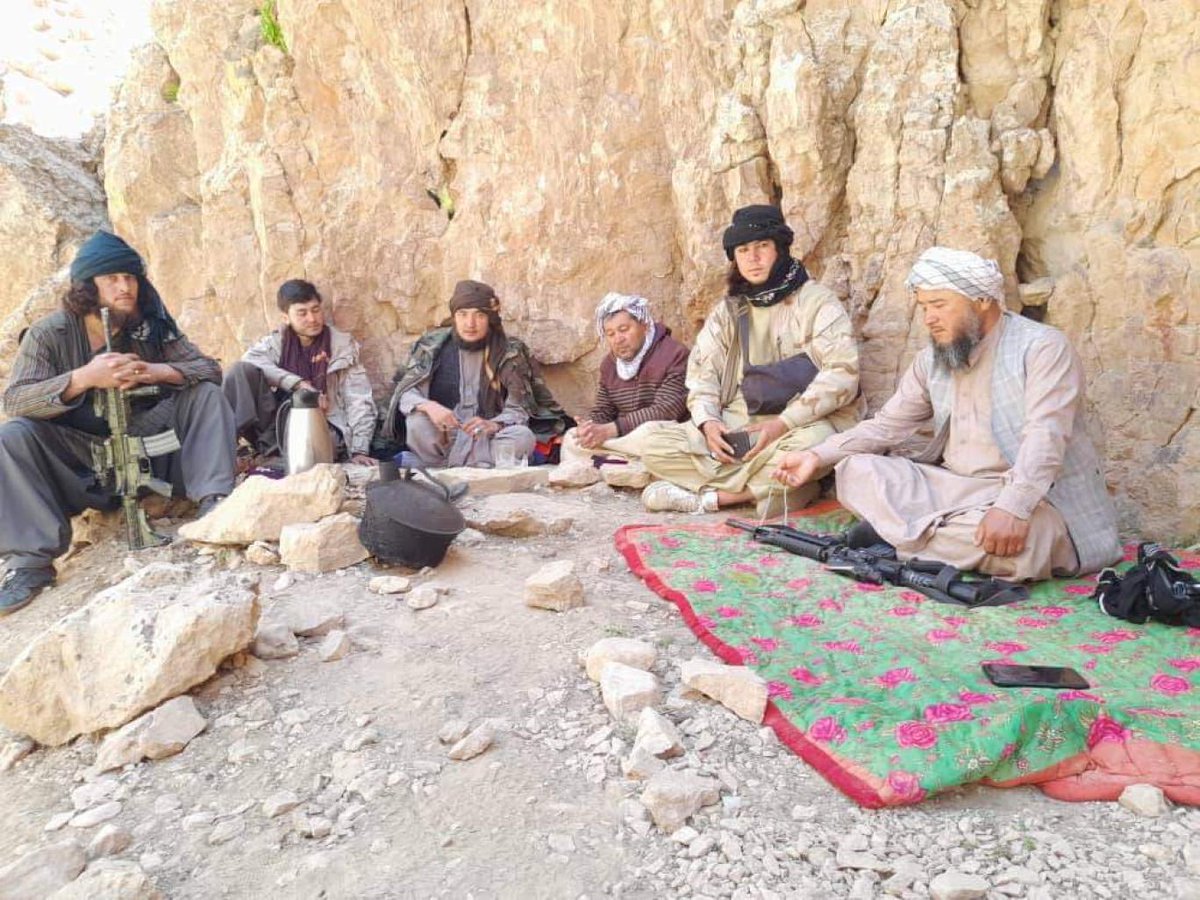 مصاحبهٔ آقای زهیر با DW را دیدم و ناگهان این تصویر در ذهنم خطور کرد.

از خداوندِ متعال برای هر هزاره‌ای که برای تضمینِ موجودیتِ ما جنگیده، آرزوی سلامتی می‌کنم.
مولوی مهدی نیز کسی بود که با قربانی کردنِ همه‌چیزِ خود، از عزتِ ما دفاع کرد.

امید که آن شیرِ بلخاب هنوز نخفته باشد!