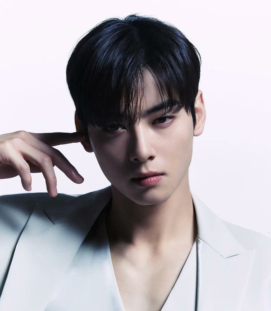 revistakoreain's tweet image. #ChaEunWoo (#ASTRO) é acusado pelo fisco sul-coreano de sonegar 20 bilhões de wons (cerca de R$ 82 milhões) usando uma empresa em nome da mãe como fachada para reduzir impostos.

Ele recorreu da decisão enquanto marcas suspenderam anúncios e a Fantagio diz que não há veredicto…