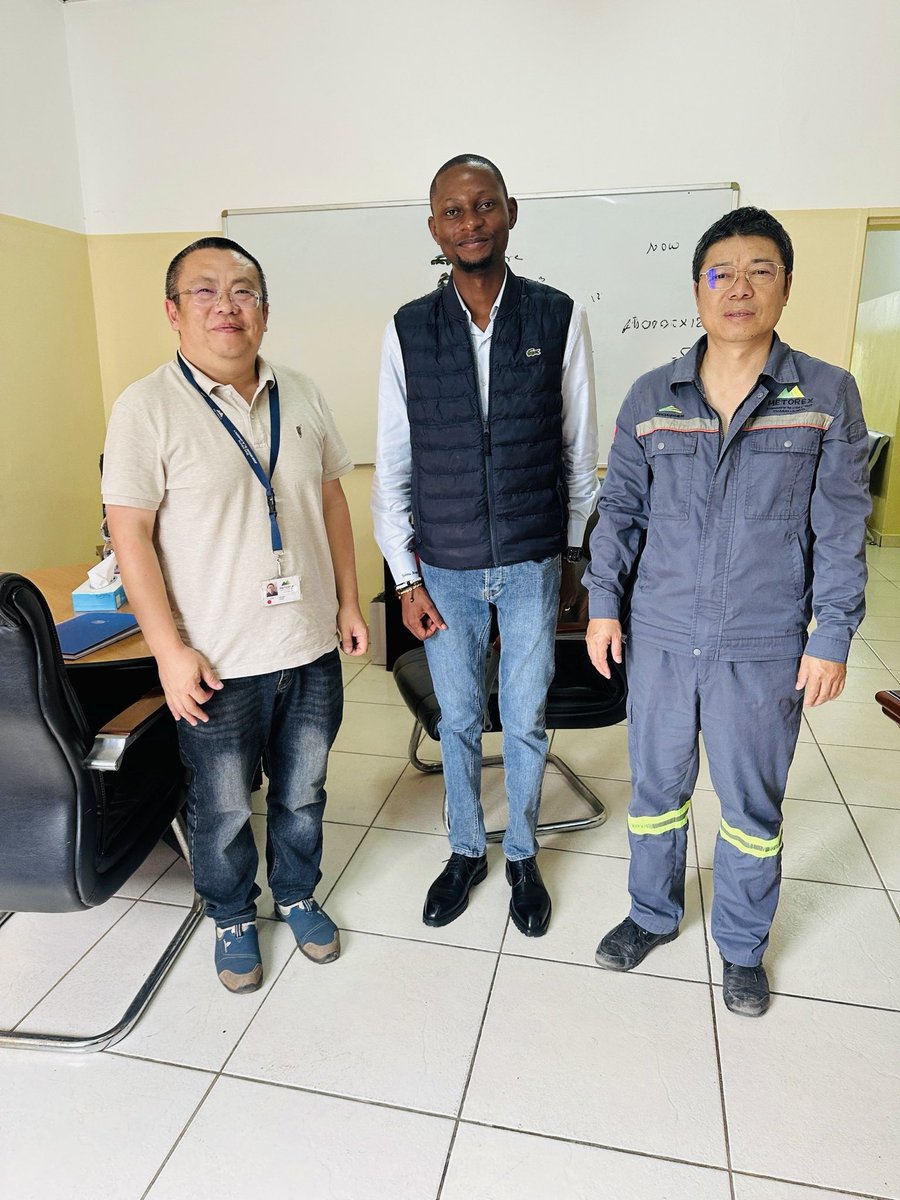 Michael Tshibwid tweet media