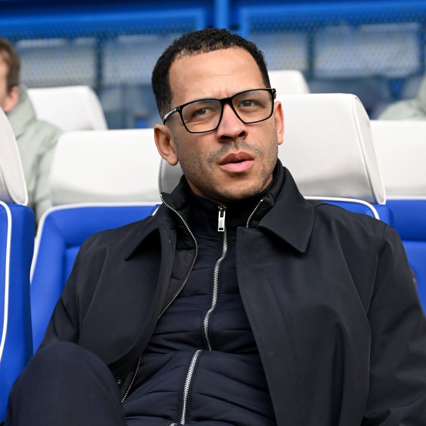 FabrizioRomano's tweet image. 🚨💙 Liam Rosenior plays down reports on Cole Palmer plans to go back to Manchester: “I spoke with Cole and he seems and is very happy to be here”.

“For sure Palmer is a huge part of our plans in the long-term. He’s feeling in a good place and joined training today”.