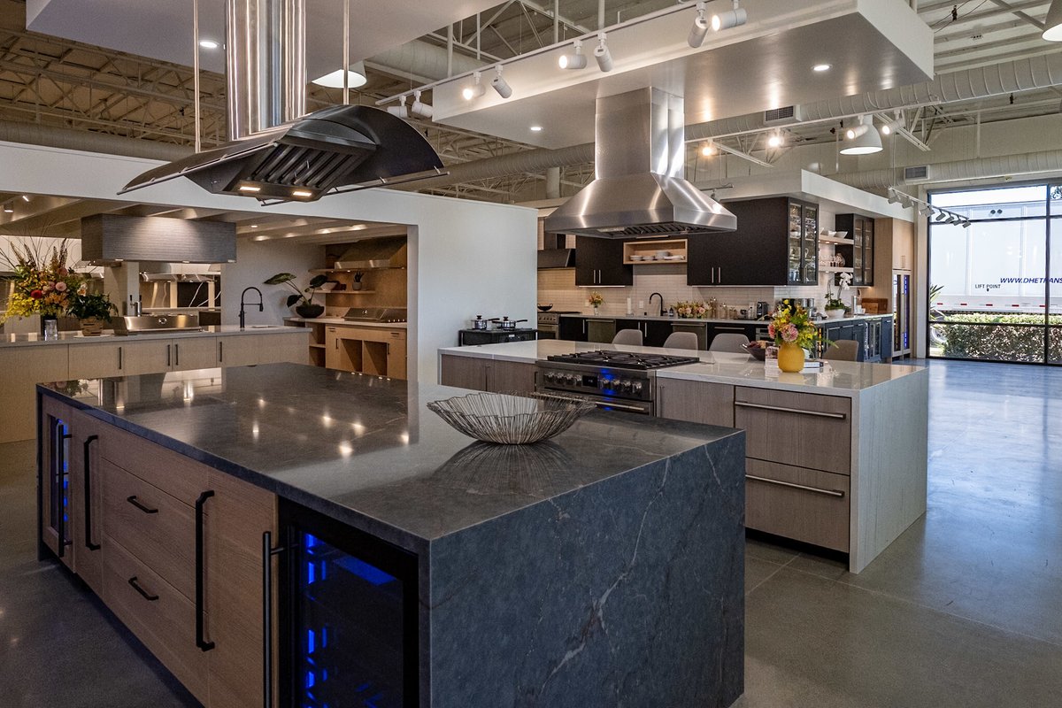 luxurylifestyle's tweet image. The Zephyr Design &amp;amp; Experience Center: Where Inspiration Begins luxurylifestyle.com/headlines/the-… #kitchendecor #modernkitchen #kitchendesign #luxurykitchen