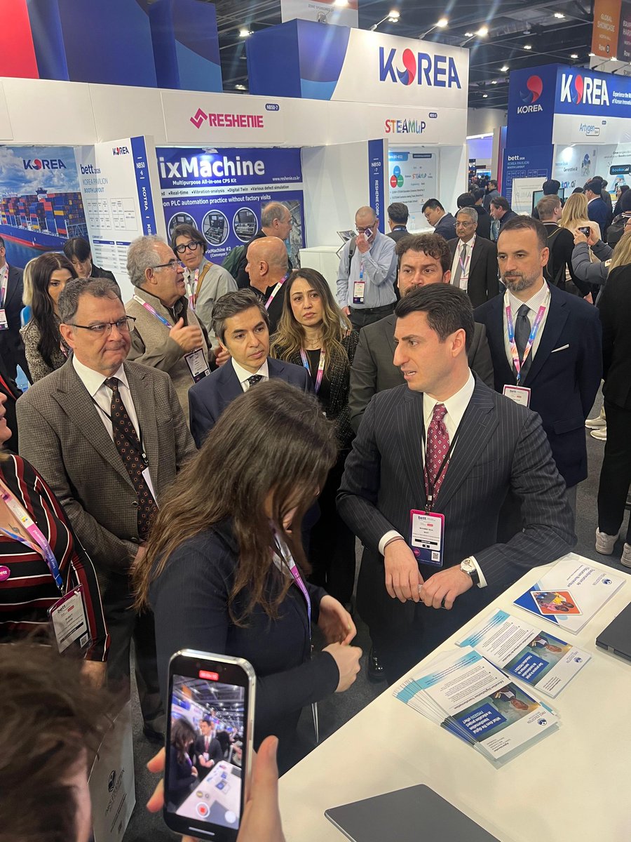EdinburgEA's tweet photo. MEB Bakan Yardımcımız Sayın Bilal Macit ve Londra Büyükelçimiz ile birlikte, BETT Show 2026 da yer alan Türkiye Pavilyonu'nu ziyaret ettik. Ülkemizden gelen eğitim teknolojisi firmaları ile bir araya geldik.🇹🇷 https://t.co/d4FMa26gNj
