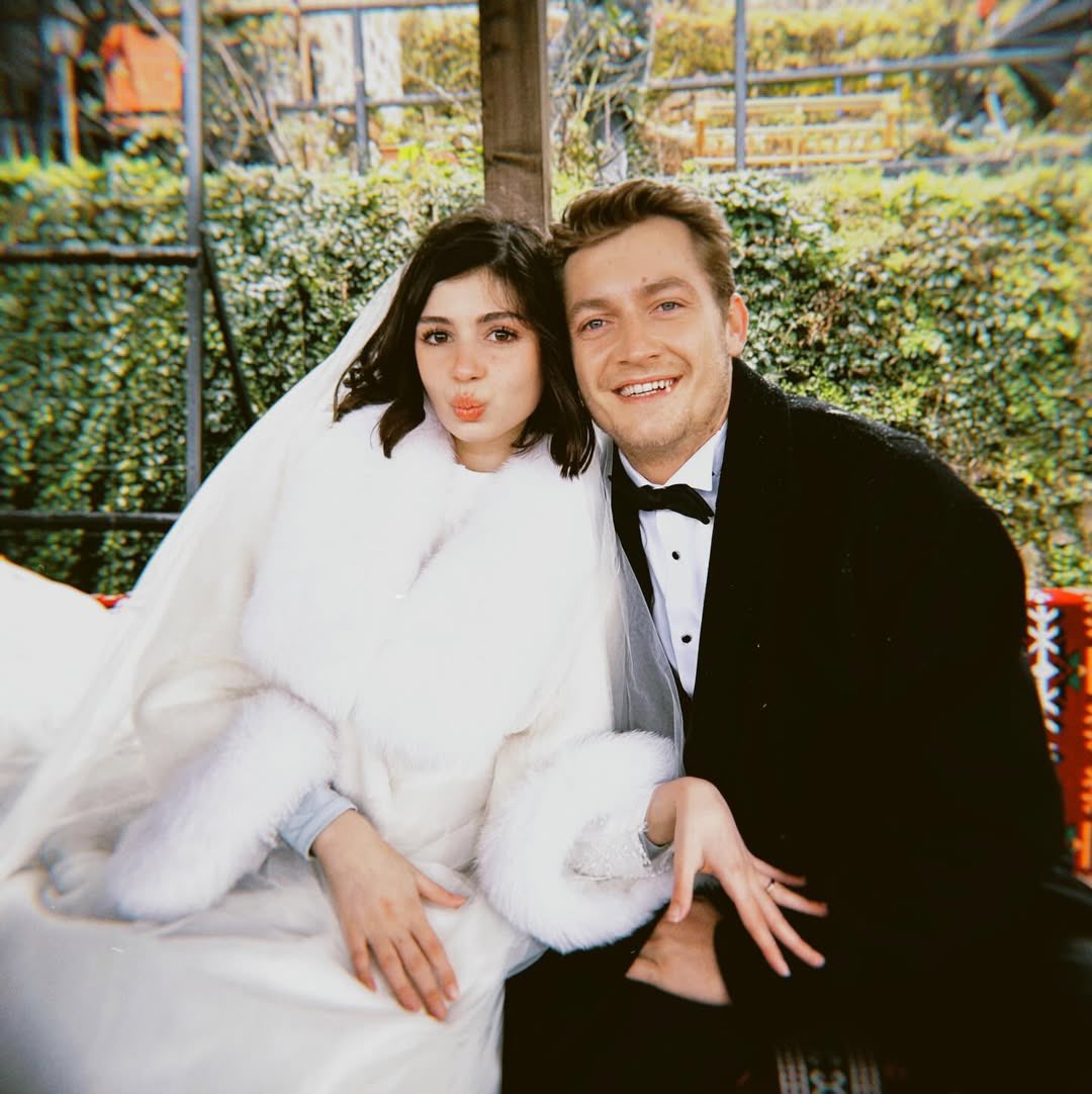 MuzikveTV's tweet photo. #TaşacakBuDeniz’in şahane ikilisi Zeynep Atılgan &amp; Erdem Şanlı’dan düğün dump’ı geldi. 😍

#İsFad https://t.co/exHkgfuajP