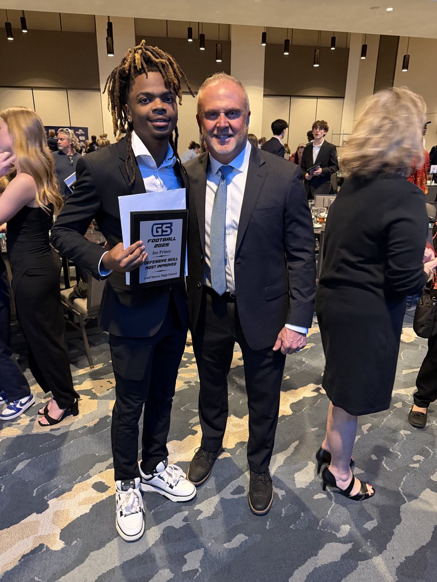 jocprince2x's tweet image. Thank you @GSHSDolphins for a great football banquet and award ceremony #GoDolphins
