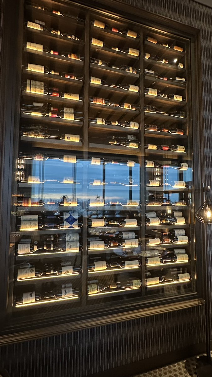 Rikop0409TY's tweet image. 圧巻なワインセーラー🍷✨
🤳
やまぴーのワインセーラーも
凄そう🤭
ワイン🍷呑みたかった…
カフェラテで我慢した日😂

#DropsOfGod 
#山下智久
#fsotemachi