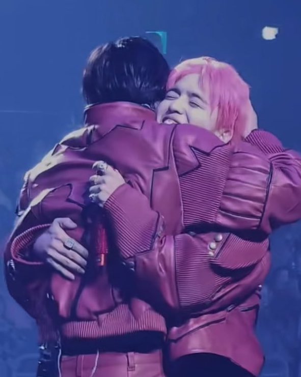 lovrehani's tweet image. “ITS JUST A PHOTO, WHY ARE YOU CRYING?”

THE PHOTO: