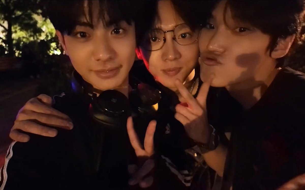 jeongbin5ever's tweet photo. Let's kill ourselves fr https://t.co/O9XMpsLsYK