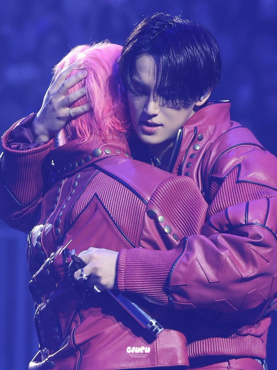 lovrehani's tweet image. “ITS JUST A PHOTO, WHY ARE YOU CRYING?”

THE PHOTO: