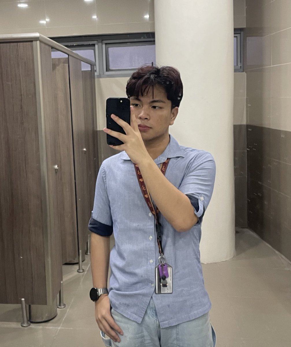 Eric_375's tweet photo. Im back in my fav mirror selfie spot https://t.co/pSm9zqW25V