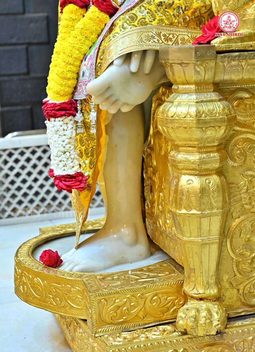 🙏श्री शिरडी साईबाबा धूप आरती दर्शन🙏
🌹शुक्रवार २३ जान्युआरी २०२६🌹
आरती साईबाबा । सौख्यदातार जीवा । चरणरजातली 
द्यावा दासा विसावा, भक्तां विसावा ।। आ ।।
जाळूनियां अनंग। स्वस्वरूपी राहे दंग ।
मुमुक्षु जनां दावी । निज डोळां श्रीरंग। डोळां श्रीरंग।।
आरती साईबाबा......