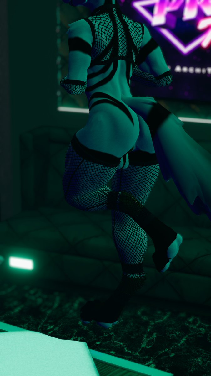 MaxiLewd tweet media