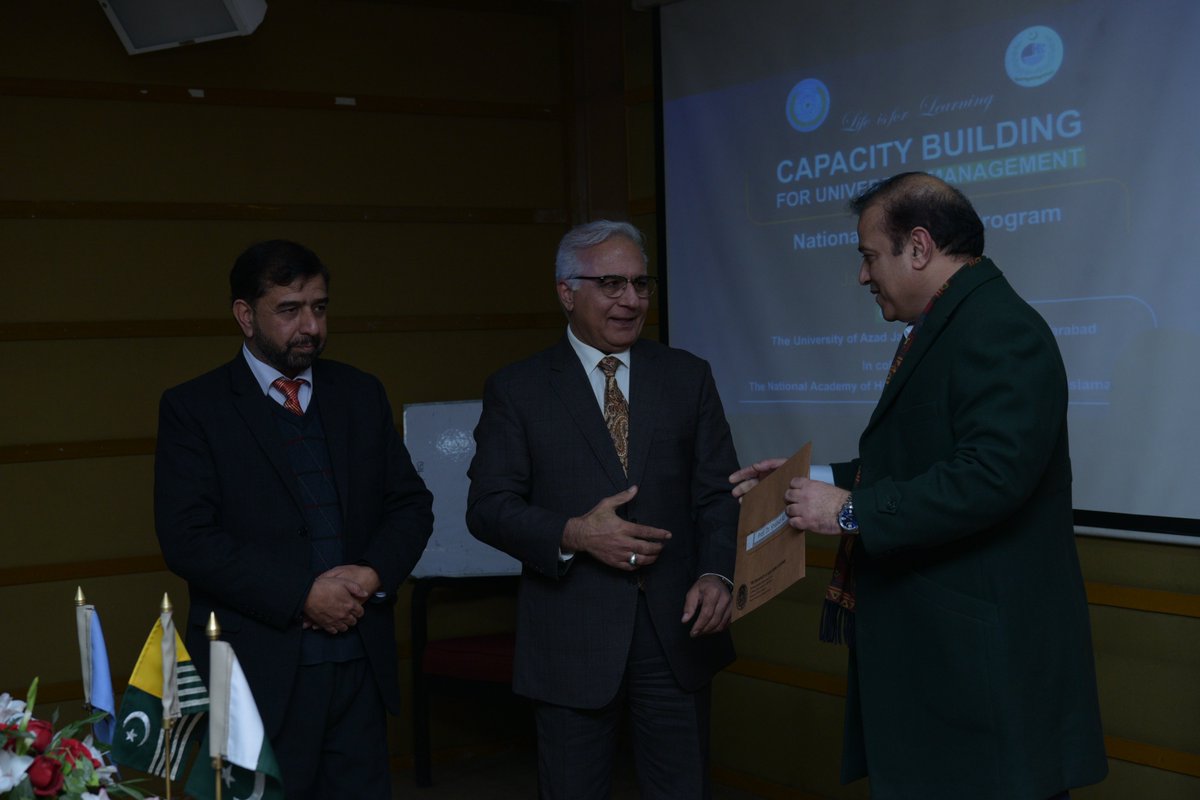 UAJK_Official's tweet photo. Vice Chancellor @nasirjkhattak presented a souvenir to Prof. Dr. Shahid Ali (IMSciences, Peshawar) and appreciated his valuable contribution as resource person during NOPM at @UAJK_Official.
#UAJK #NOPM #HEC #NAHE #HigherEducation #UniversityManagement https://t.co/MS5bZKVL1F