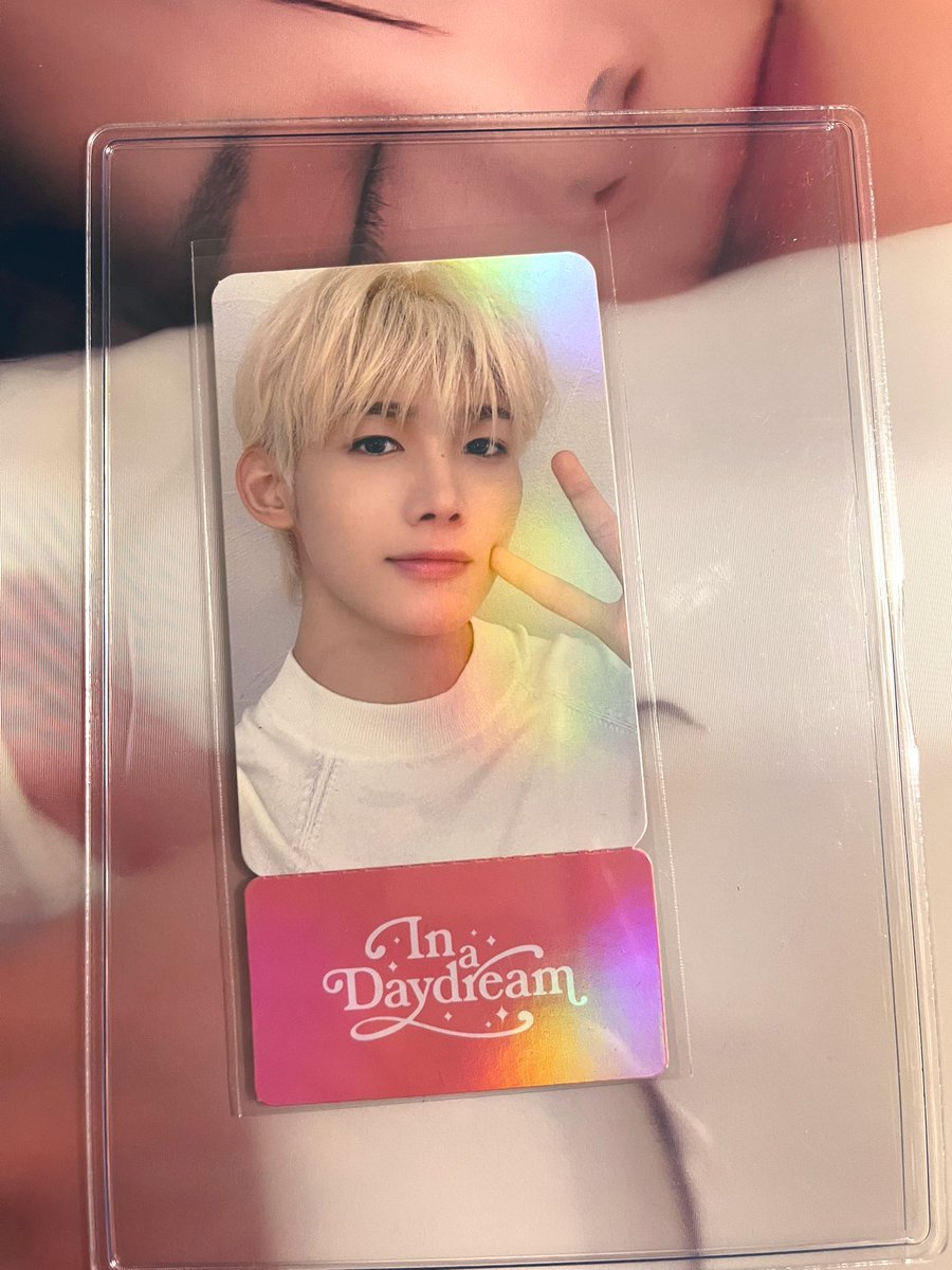 HYBE HOLIDAY HOUSE 2026 SEASON'S GREETINGS POP-UP ÷— グリ