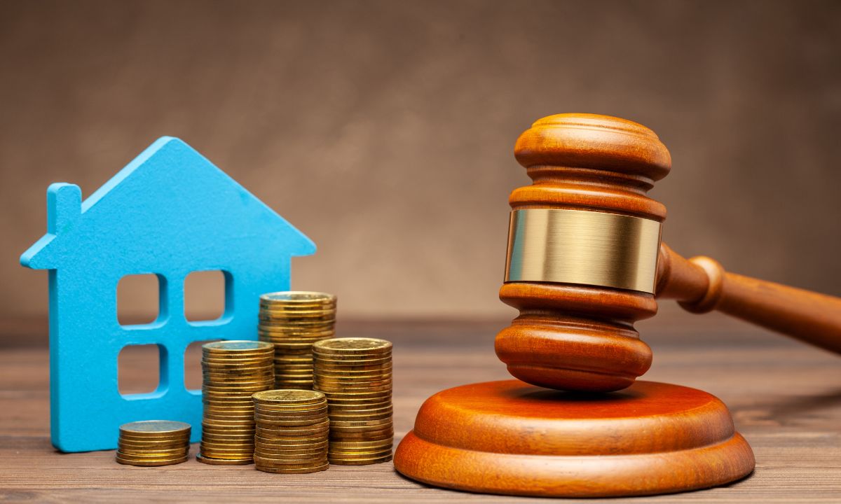 HowardFinancial's tweet image. Mortgages and Divorce: Keeping Your Home During Life’s Changes: Divorce or separation is a challenging time, and amidst the emotional and logistical complexities, handling mortgage issues can add another layer of stress. dlvr.it/TQWfrx