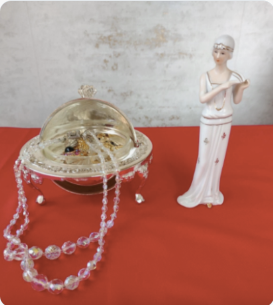 InessaW29's tweet image. Check out VINTAGE Silver Plated Roll Top GLOBE DISH Dome shaped + VINTAGE JEWELLERY UK

ebay.us/m/K4feBt 

#MHHSBD #Globe #vintage #jewellery #interior #oldthings #interiordesign #decor #GIFTNIFTY  #giftideas  #ShopVintage #VintageFinds #decor #Box #Retro #ValentinesDay