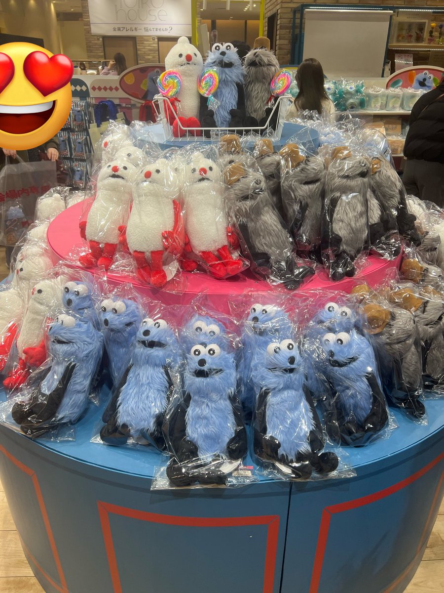 ranran_tyntyn's tweet photo. スンスンポップアップ行ってきたｯｯ😍
いっぱいスンスンいて可愛いし周りもスンスン好きな人がいっぱいだから癒し空間だった♥️

明日のご飯も調達🥐
トリュフベーカリーの塩パンと大好きなあんバター🥰そんで今日から発売のチョコガナッシュの塩パン🥐食べるの楽しみ(∩´∀`∩)💕 https://t.co/XSBbZkaivw