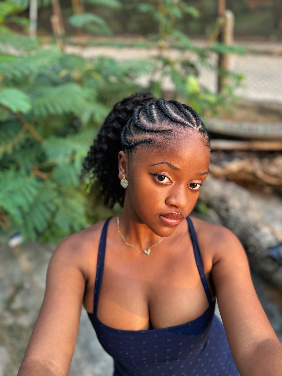 Wanted to show y’all my nü hair and my dress.