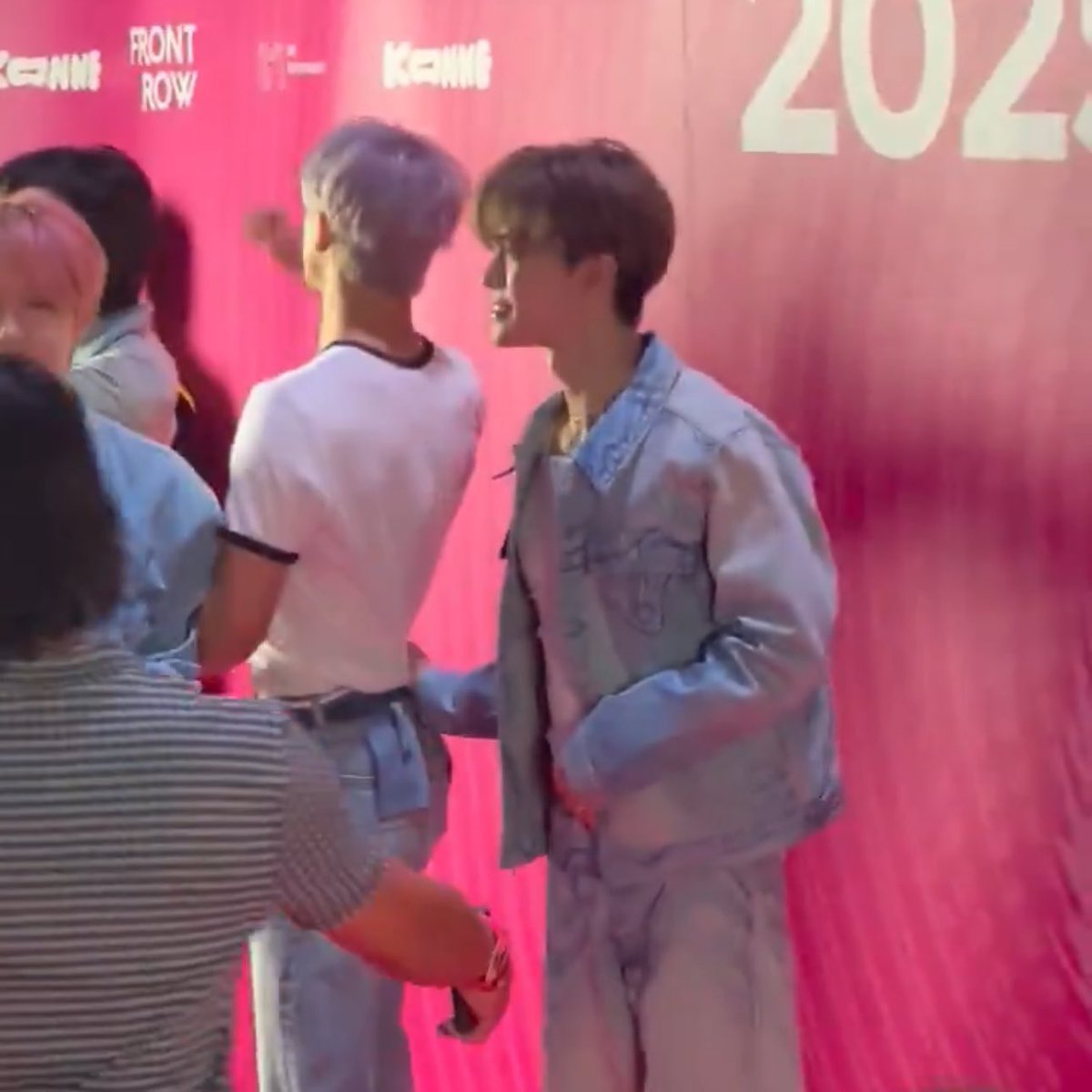 najaemwenny's tweet image. ถ้าใครถามน้องเจนเอวเท่าไหร่ พี่แจมินคงตอบว่าเท่าแขนผมโอบครับ🙂‍↕️