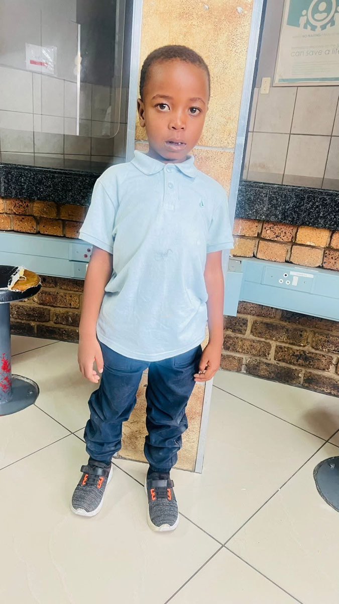 Am_Blujay's tweet image. His name is Lebogang Makhura, he is 3 years old. He was found by a teacher at Khensani Primary School in Block H. The boy doesn't know where he is residing. No further information about him. He is in Soshanguve Saps...Police are pleading for help as the vehicle is also asking…
