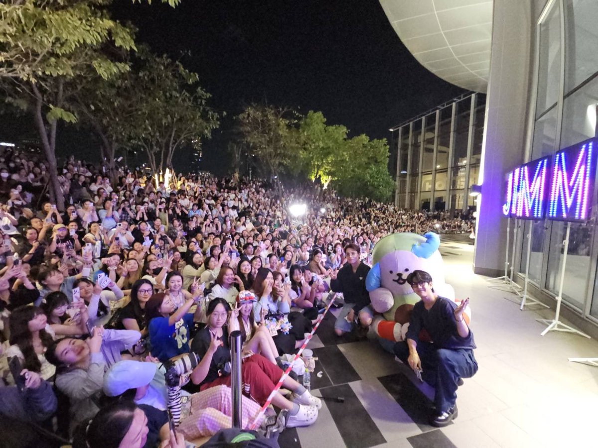 GmmtvShop's tweet image. จิมมี่-ซี-Avocean ขอบคุณทุกคนอีกครั้งที่มาเจอกันวันนี้ เดินทางกลับบ้านกันดี ๆ นะครับ

@jimmyyjp_ @Sea_tawinan @avocean_GMMTV

#สนามอ่านเล่น2026xJimmySea
#GMMTV