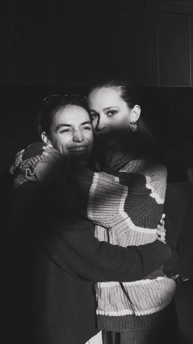 Bref, mon nouveau film en comédienne est sur Letterboxd, vous pouvez le mettre dans votre watchlist en attendant sa sortie 😎

boxd.it/ZyiE

En tout cas je suis trop fière et vive les femmes, vive les lesbiennes