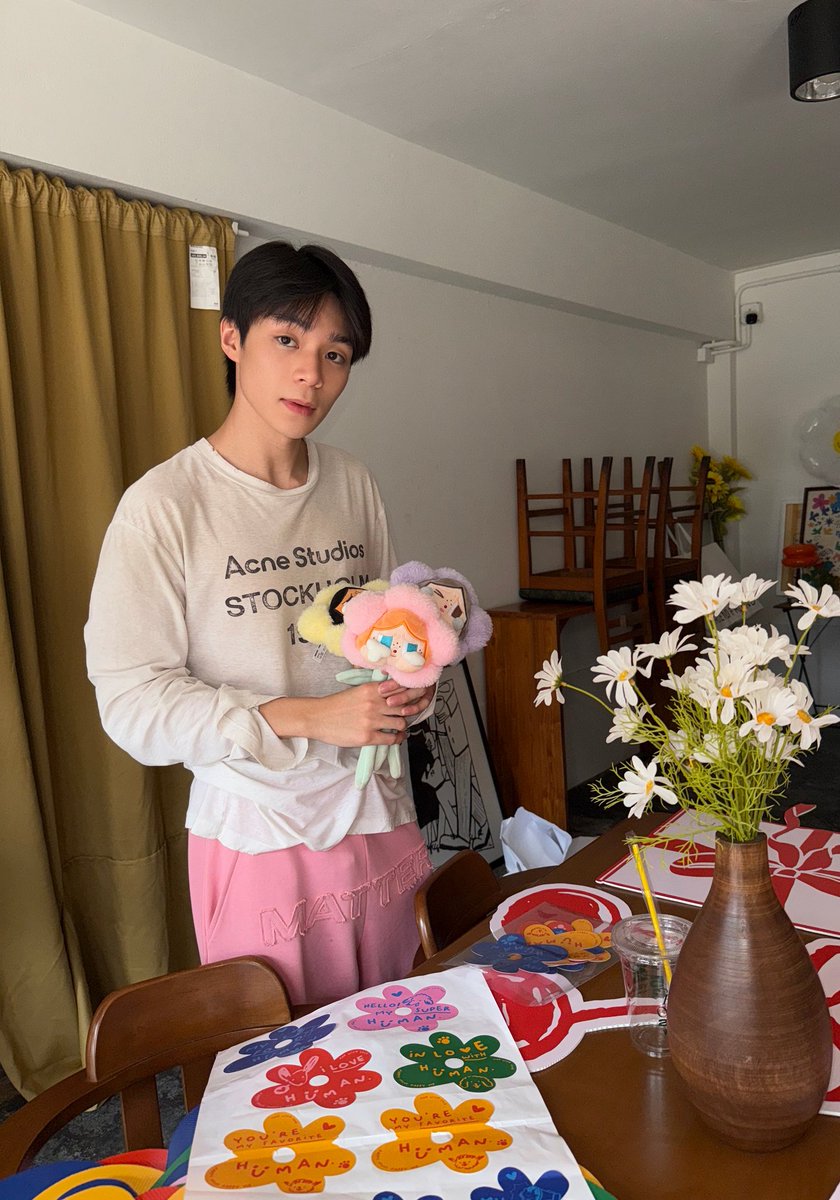 pj_mahidol's tweet image. พี่ค้าบๆสนใจมั้ยฮะ ดอกไม้3ดอก20บาท 🫴🏻