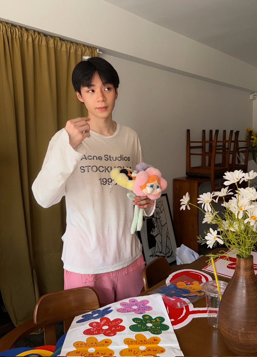 pj_mahidol's tweet image. พี่ค้าบๆสนใจมั้ยฮะ ดอกไม้3ดอก20บาท 🫴🏻