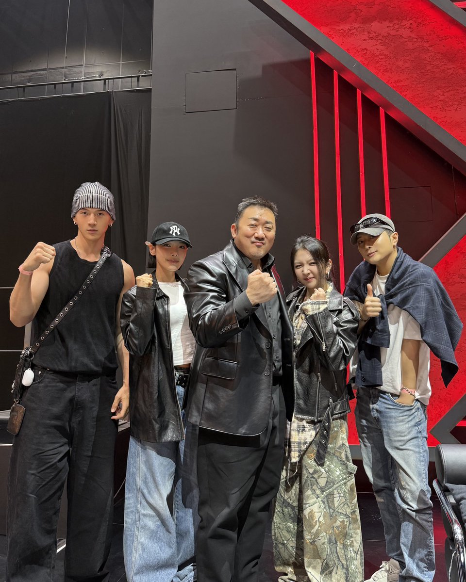 KARD_Official's tweet photo. [📷]
I AM BOXER (아이 엠 복서)

#KARD #카드
#아이엠복서 https://t.co/4zegC67GEM