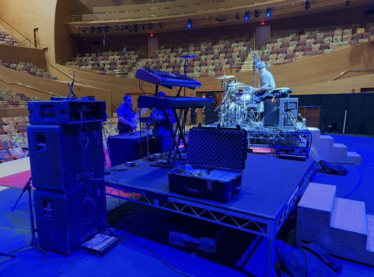 SIR_USA's tweet image. SIR LA provided audio, backline, and tech support at the Disney Concert Hall for two New Year’s Eve shows played by the one and only @theroots. 📸: Ron Pak

#nye #newyearseve #backline #audio #tech #studioinstrumenmtrentals #sirlosangeles #sirla #theroots #disneyconcerthall