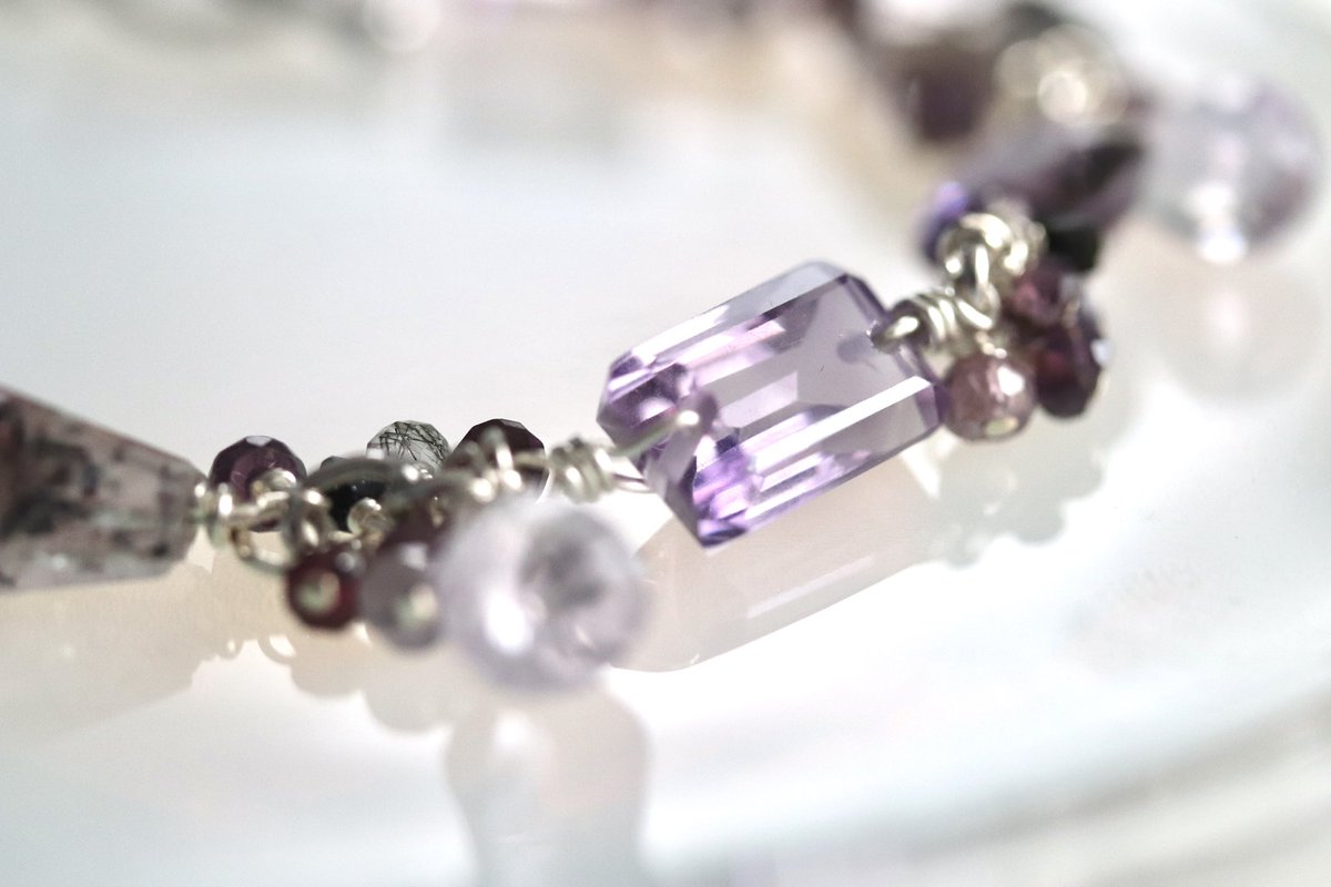 この色合いと透明感のあるアメジストエレスチャルガーデンは、なかなか