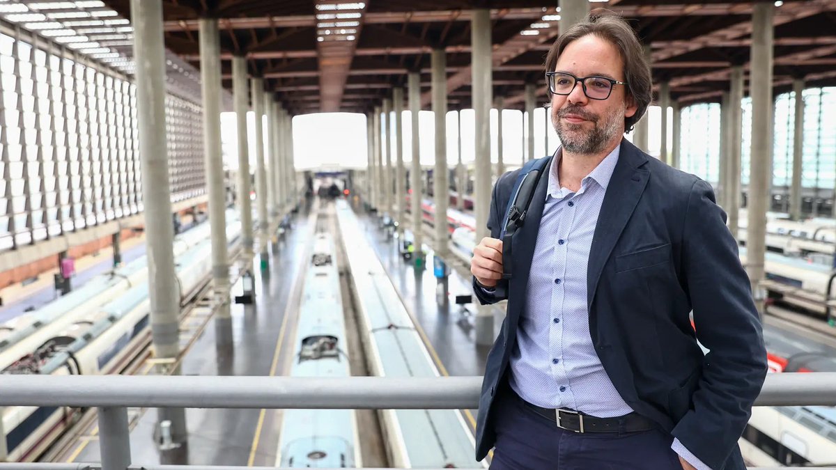 Colocar a un activista de extrema izquierda como Álvaro Fernández Heredia, un tipo que lleva toda la vida viviendo a costa del contribuyente, al frente de Renfe (una empresa con 20.000 empleados y 4.000 millones de facturación) solo podía terminar en desastre. Y así ha sido.