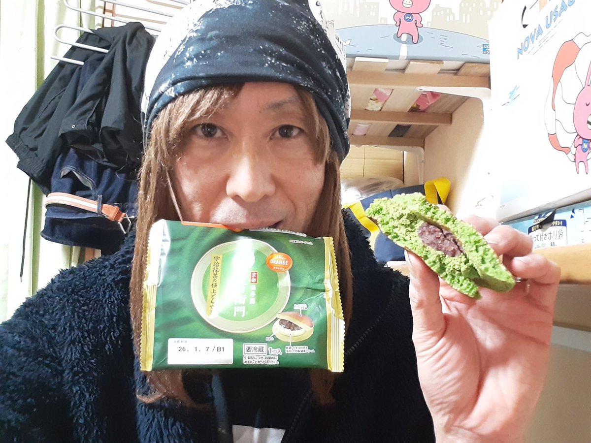 Ringmutaro's tweet image. Today's sweets is a Dora yaki flavored mattcha. This dorayaki is a famous Japanese sweets small pancake sanded Anko beans. Delicious😍
本日のスイーツ。どら焼き伊右衛門抹茶。美味い😋