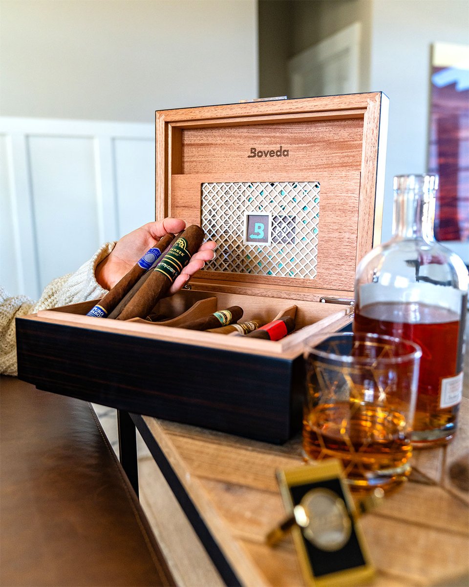BovedaInc's tweet photo. ๐ฅWhen your humidor is topshelf, it goes from back bar to front of house.
Envision the Boveda Humidor in your space. Link in bio. ๐
#Humidor #WhiskeyCollection #CigarLovers #Boveda #LoveYourCigars https://t.co/5h2KQI8IUe