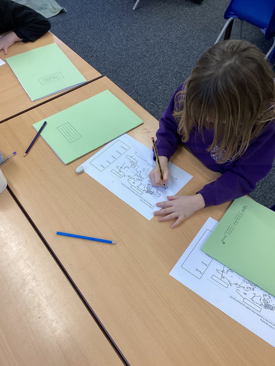 BraeburnPrimary's tweet photo. We are learning to be able to name and locate the five oceans #ks1geography https://t.co/yKuzsHbgKe