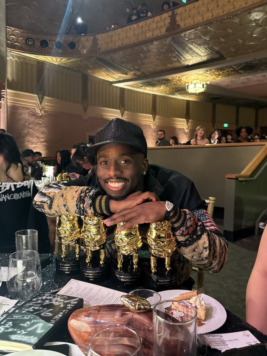 Jazzy_Jasmine6's tweet image. I just realized that he always had the book with him and we never noticed he really do go every were with that book and for all the people that think he just started “acting”like this yall just never watched him long enough to notice that he’s been like this for the longest