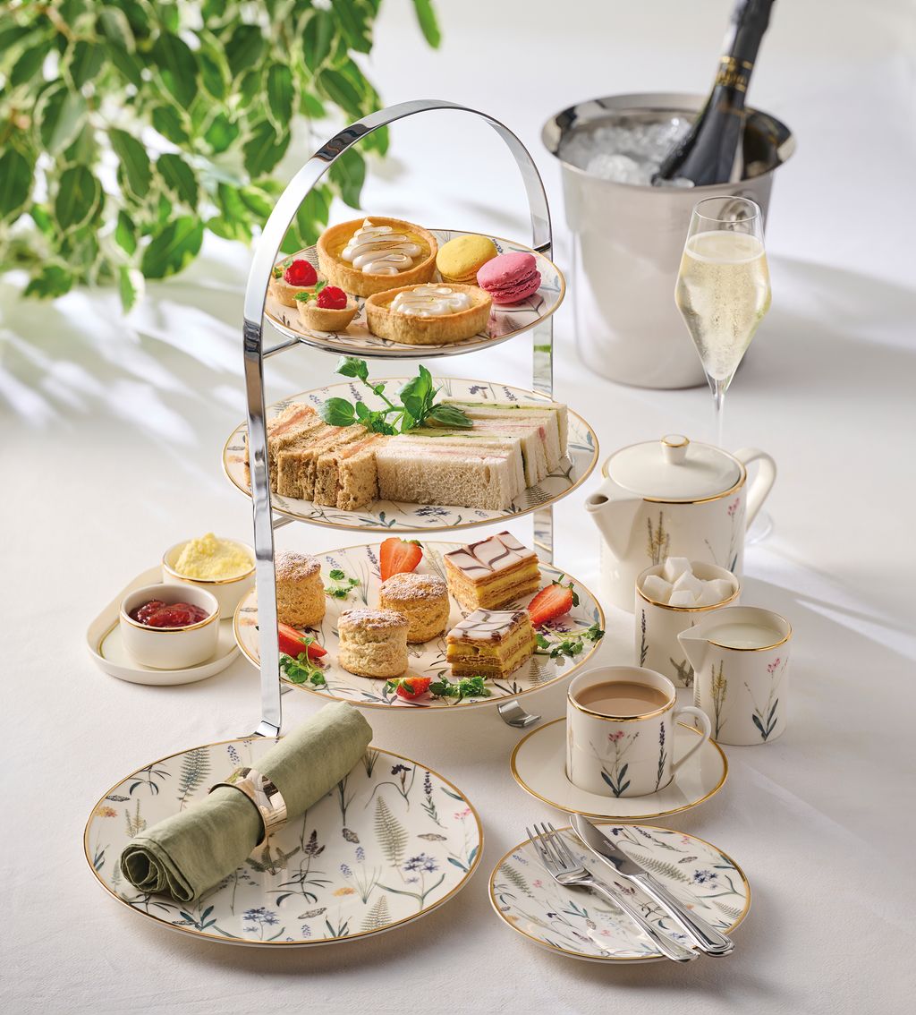 Afternoon tea, perfectly covered ☕🍰
From elegant cake stands and classic cups &amp; saucers to tea &amp; coffee pots, we have everything you need to serve in style.

📞 01202 827666 
📧 charlotte@firststopsupplies.co.uk

#firststopsupplies #dpstableware #afternoontea