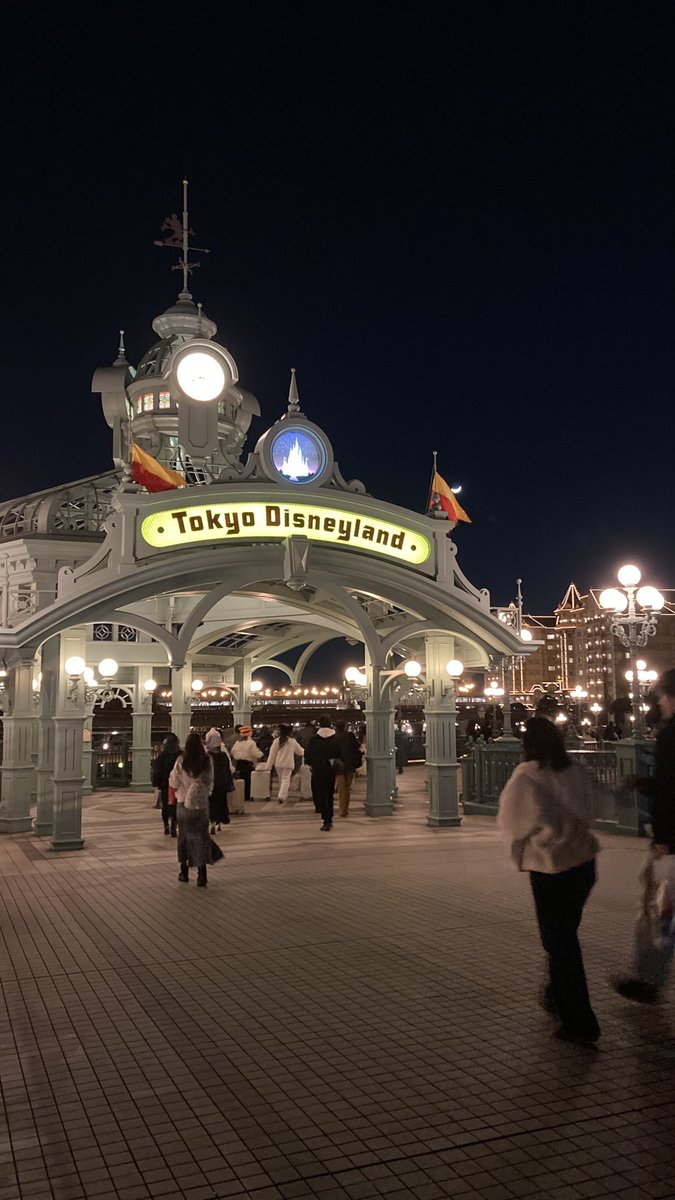 yuma3569's tweet photo. 仕事終わりに寄り道🤗
今日サンクスデーなのね
だから閉園早いしキャストも社員ぽい人ばっかなんか https://t.co/mywkfyXHsK