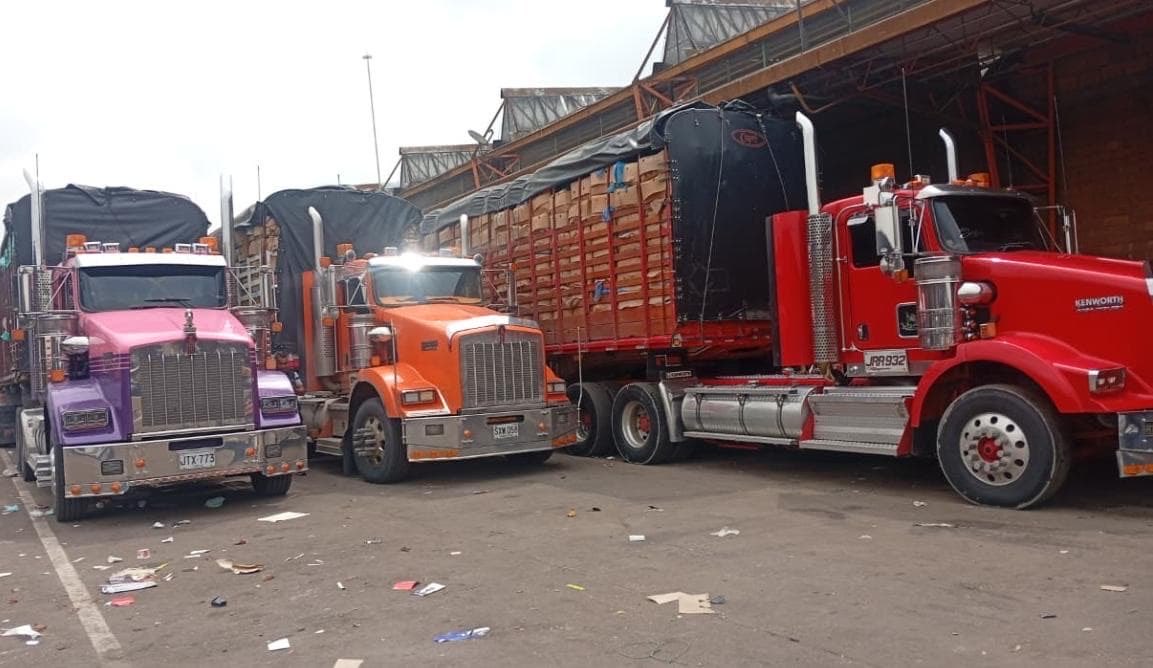 CesarPachonAgro's tweet photo. Hay que parar la entrada de plátano, arroz, papa y cebolla cabezona del Ecuador @petrogustavo @MincomercioCo https://t.co/Cgi1UZWWeq