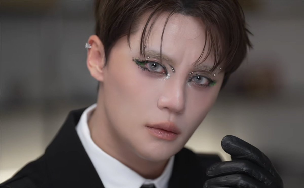 구도 시선까지 똑같아...현대판 토드🖤