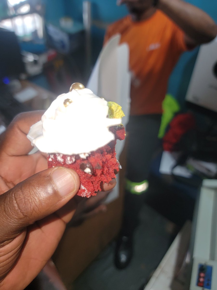A side chick surprised my work mate with a cake for his birthday. 

Tuma cupcakes and everything. But hommie can't go with it at home. So now we are eating cake for lunch  😂😂😂