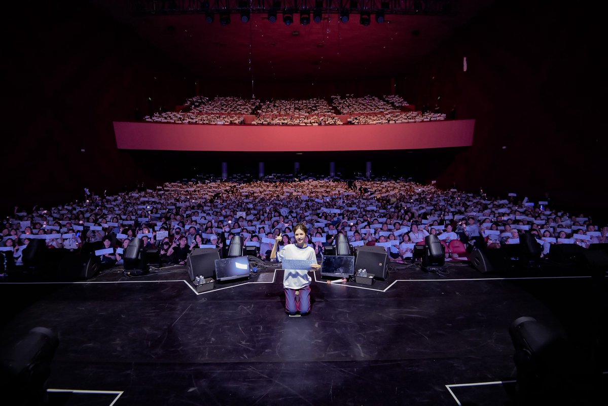 WENDY_offcl's tweet image. [📸]
260117 Today is When:D
&amp;lt;W:EALIVE&amp;gt; IN MANILA

Because of ReVeluv every moment feels alive

#WENDY #웬디 
#WEALIVE
#WENDY_WORLDTOUR