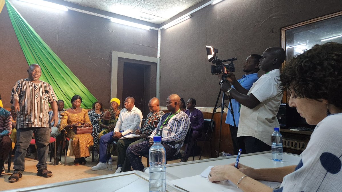 CanEmbBFA's tweet image. #AmbassadorOfCanadaInSya
At RTB2 Bobo 🙏, a partner of @farmradio, the Ambassador learned about the impact of the #NatureBasedSolutions project funded by @CanadaDev and supporting communities—especially women—in adapting to #climatechange through radio.