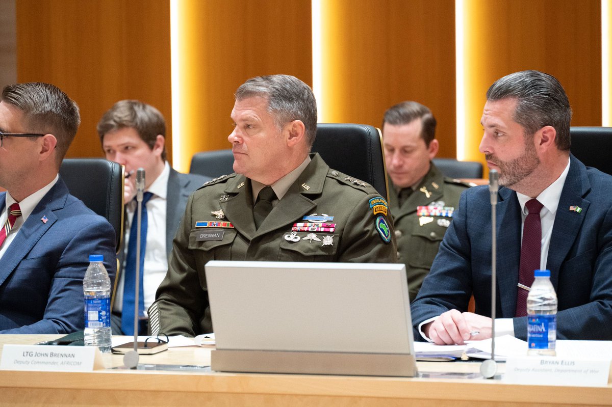 StephenOSEMWEGI's tweet image. Breaking News 🗞️: The US African Command @USAfricaCommand Lt. Gen. John Brennan joined senior leaders in Abuja today to launch the inaugural U.S.-Nigeria Working Group. 
This group establishes a new framework for coordination, accountability, and joint efforts to counter…