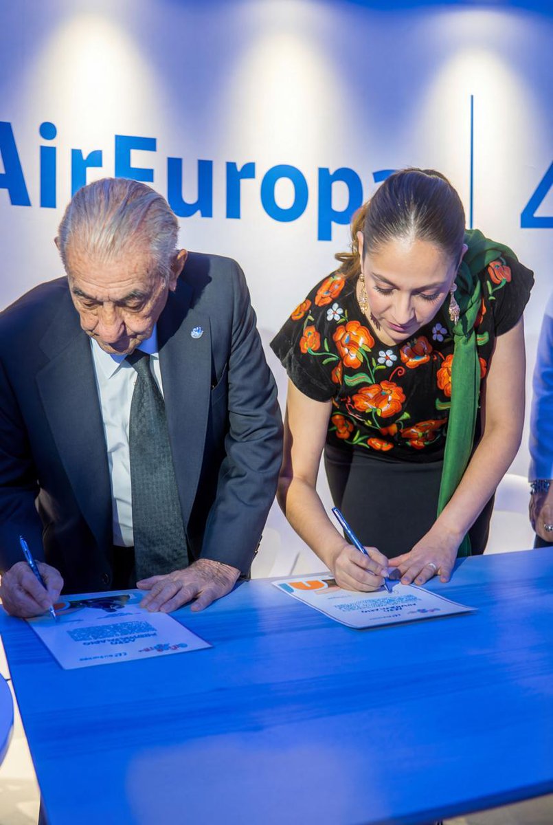 LibiaDennise's tweet image. Hoy damos un paso muy importante para acercar a Guanajuato con el mundo. ✈️🌍
Firmamos un compromiso formal con @AirEuropa para avanzar en la nueva ruta aérea Bajío–Madrid, un proyecto que fortalece nuestra conectividad internacional y abre nuevas oportunidades para el turismo,…