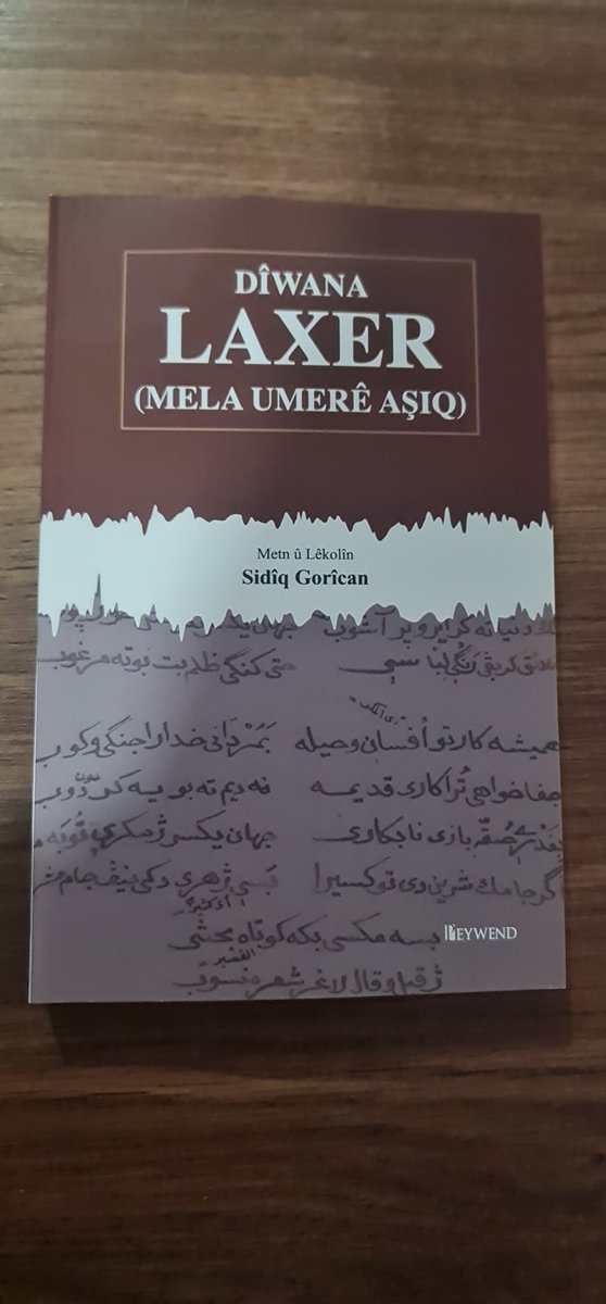 XalidSadini's tweet photo. Çenda ku rojeva me Rojava ye, lê divêtin insan, peywîra xwe ya esasî jî ji bîr neke. 
Waye Dîwaneke din, bi destxetê xwe û bi tehlîleke giranbiha li nav weşanên Weşanxaneya Peywendê zêdebû.
Eve yeke din jî ji tarîstanan derkevte ronahîstanan...
Kurdî heye dê Kurdistan jî hebît. https://t.co/j7vBKfpCEq