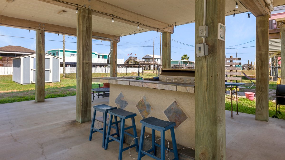 CarterSignature's tweet image. Who needs an alarm clock when the Gulf does the wake-up call? ☀️🌊

At the beach, mornings start with salty air, coffee on the deck, and zero rush.
No traffic reports. No dress shoes. Just flip-flops and a plan to do… less at 1110 Treaty

Beach life isn’t a vacation.
It’s a…